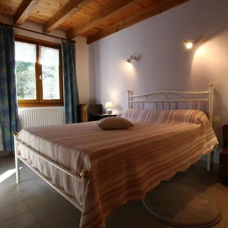 Petit Enchante Au Coeur De La Foret Du Meygal, Proche Du Bleu - Fr-1-582-272 Tatil Evi *