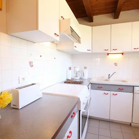 Holiday home Petit Enchante Au Coeur De La Foret Du Meygal, Proche Du Bleu - Fr-1-582-272 Champclause